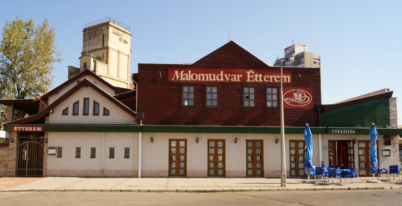 Malomudvar Etterem Cukraszda Panzio Es Rendezvenyhaz Дьиндьиш Екстер'єр фото
